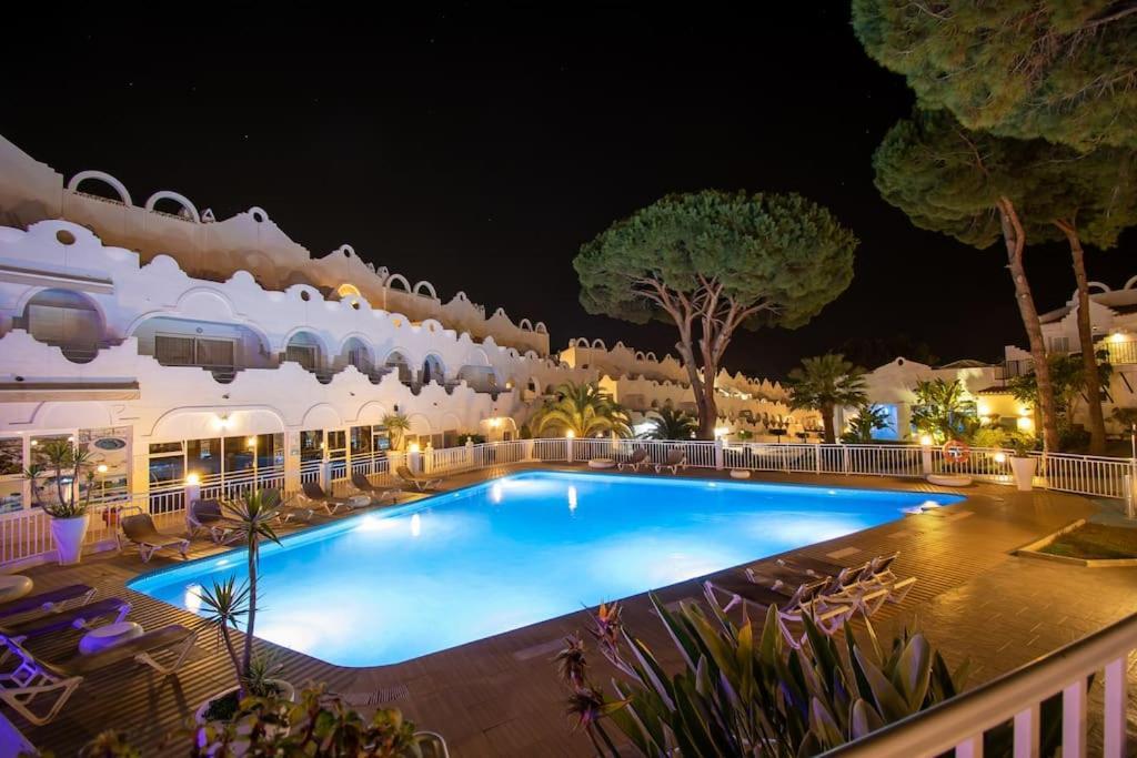 Casadelsol-marbella-slonce,piasek,szmaragdowa Woda